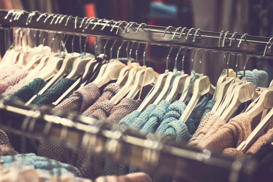 Photo save money shopping tips