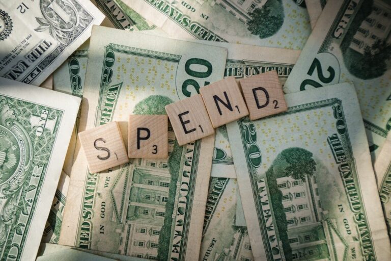 Photo save money and invest for beginners