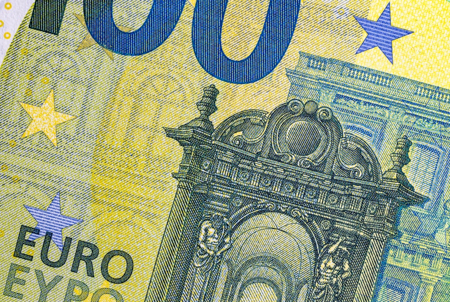 Photo save 200 euros monthly